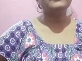 Desi Indian girl flaunts her big boobs in video chat