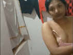 Exciting Mallu wife flaunts her big boobs and pussy