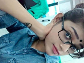 Indian girl's selfie videos lacking in quality