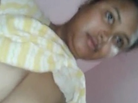 Sexy Bengali bhabhi gets naughty