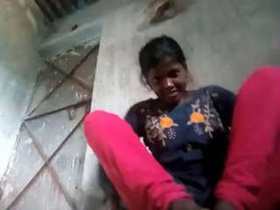 Desi girl exposes her body and pleasures herself in nude video