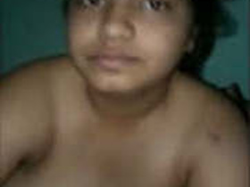 Desi Indian girl gets naughty in MMS clip