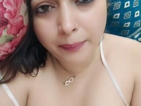 Experience Meena Bhabhi's Sultry Live Show