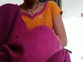Desi bhabhi proudly displays her intimate parts