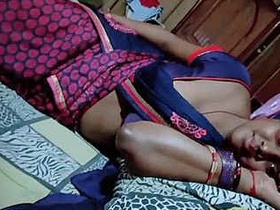 Priya, the housewife of Mumbai, flaunts her milky cleavage and navel