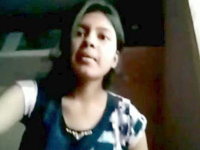 Slim desi girl reveals her nude pussy in steamy video