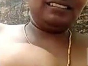 Mallu bhabhi flaunts her big boobs and pussy