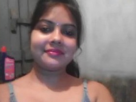 Horny girl sends MMS of her beautiful body