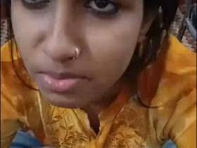 Cute Indian girlfriend gets a blowjob in HD