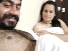 Sardarji and his girlfriend have a steamy encounter in a hotel room