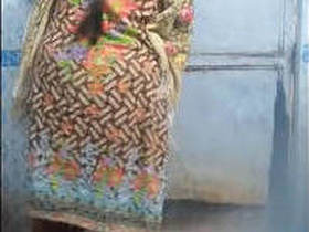 Aunty's nude bath with sexy curves