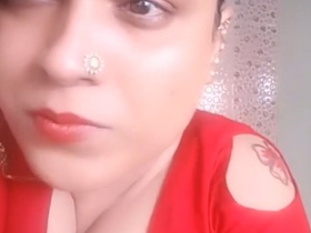 Desi auntie has a video chat with her lover