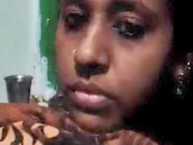 Tamil bhabhi takes sexy selfies for her boyfriend