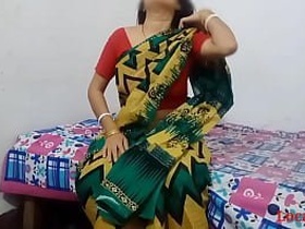 Desi Indian babe gets wild with her boyfriend in viral video
