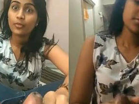 Prajakta, the Mumbai slut, performs a hot blowjob