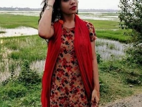 Beautiful girl shows off her body in sexy photoshoot