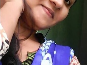 Bengali girl pleasures herself with her fingers in this cute video