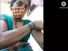 Figure-conscious Indian aunt flaunts her curves in a steamy video