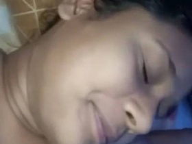 Indian babe flaunts her sexy pussy in a steamy video