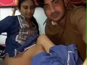 Pakistani wife cheats on husband with neighbor in secret video