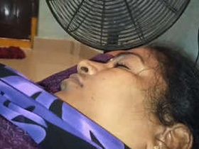 Desi mature wife captured in the nude