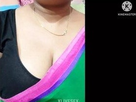 Aunty Zoya's nude show with sexy Indian babe