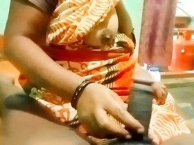 Indian aunty gets naughty in steamy sex video