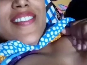 Busty Desi wife bares her breasts and flaunts them