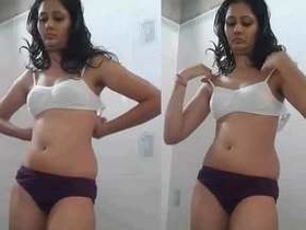 Teena Sharma, a stunning college girl from Jaipur, takes a selfie with audio