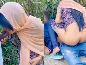 Desi girl gets caught on camera while having risky public sex