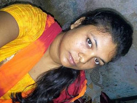 Indian woman with big breasts gives oral sex