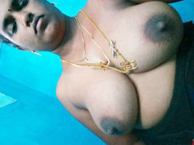 Desi aunt gets naked and records her sexual encounter with her lover