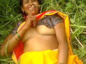 Indian village bhabhi bares her breasts in the open