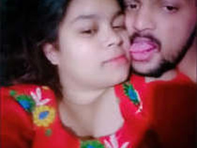 Horny couple indulges in full-mouth kissing