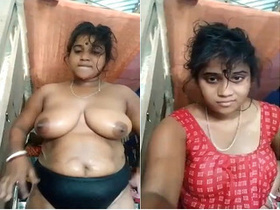Amateur Indian Boudi flaunts her wet pussy in exclusive video