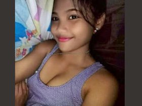 Desi girl flaunts her big boobs and shows off her cuteness in video call