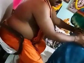 Indian pandit gets pleasure from aunty
