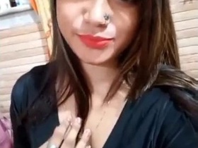 Cute babe flaunts her boobs and pussy in Bengali video