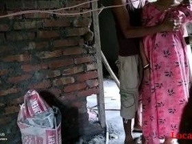 Indian auntie shows off her seductive skills in xxx video