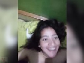 Indian lovers share a sexy video of a blowjob