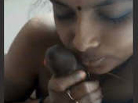 Desi girl gives a blowjob and handjob in this steamy video