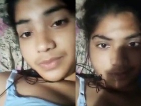 Horny Indian girlfriend shows off her pussy in steamy video