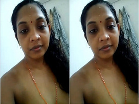 Indian girl flaunts her big boobs and tight pussy in exclusive video