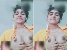 Cute Indian girl flaunts her boobs and pussy in exclusive video
