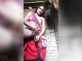 Horny village bhabhi indulges in dildoing and selfie action
