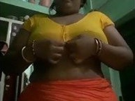 Mature Indian bhabhi flaunts her big boobs