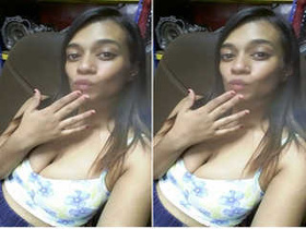 Exclusive video of a cute Indian girl flaunting her body parts