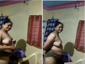 Sexy Indian bhabhi gets naughty in the bathroom