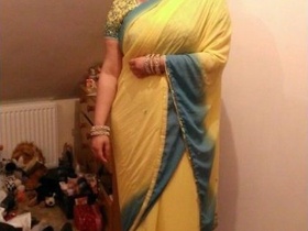 Big-boobed Pakistani girl flaunts her body