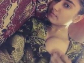 Nude Indian girl takes sexy selfies in solo video